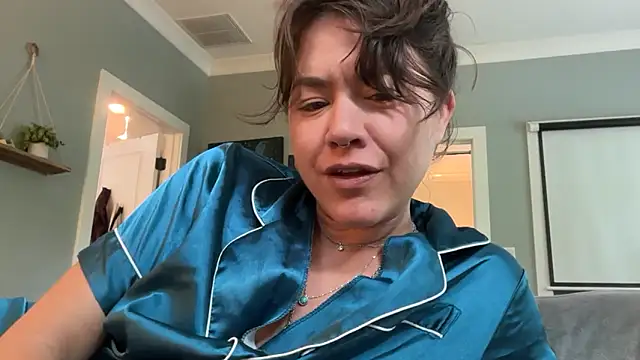 Snapshot of bendlikebecks chatting on May 2026 01:17:01 PM bendlikebecks online show from May 2026 01:17:01 PM