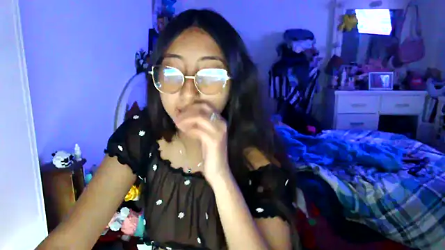 Nanylux online show from November 2025 02:23:02 AM