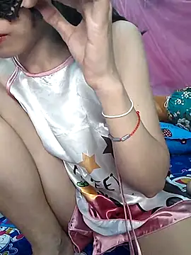 Snapshot of Binnky chatting on November 2025 04:12:01 AM Binnky online show from November 2025 04:12:01 AM