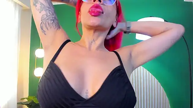 Snapshot of ambervans chatting on November 2025 06:19:01 PM ambervans online show from November 2025 06:19:01 PM