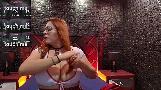 Paris Luxx online show from November 2025 07:24:02 PM