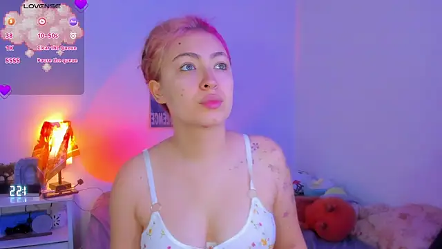 Snapshot of MarieTaylor_ chatting on June 2026 06:41:01 PM MarieTaylor online show from June 2026 06:41:01 PM
