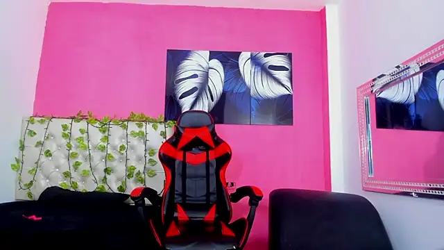 MiaAndTeylor online show from November 2025 07:24:01 PM