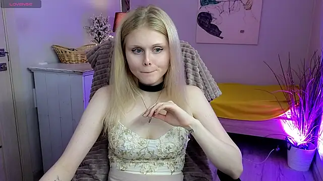 Snapshot of AnoraAmore chatting on December 2025 06:01:02 AM AnoraAmore online show from December 2025 06:01:02 AM