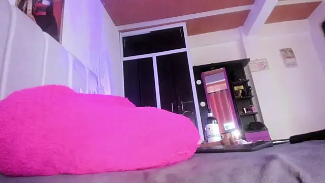 Thaliakim online show from March 2026 10:28:01 PM