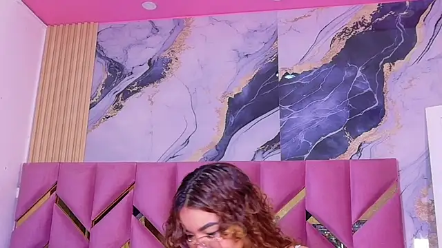 cutiecurvyForeign online show from November 2025 06:03:01 AM