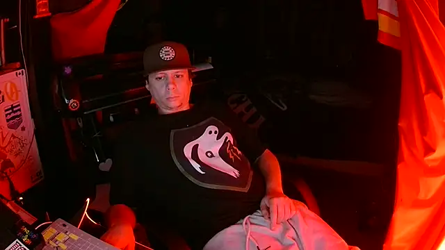 Snapshot of Bowerboi chatting on November 2025 06:46:01 AM Bowerboi online show from November 2025 06:46:01 AM