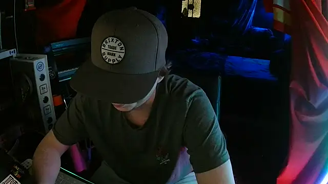 Snapshot of Bowerboi chatting on November 2025 01:08:02 AM Bowerboi online show from November 2025 01:08:02 AM