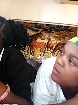 YELLOW-MELLO online show from January 2026 06:40:01 AM