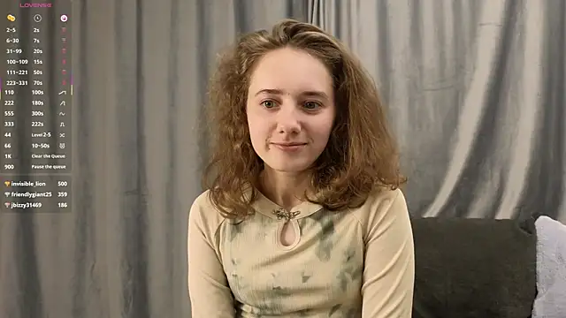 CuteLunette online show from December 2025 07:53:02 PM