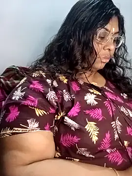 Snapshot of Riya-mallus chatting on November 2025 03:23:02 PM Riya-mallus online show from November 2025 03:23:02 PM