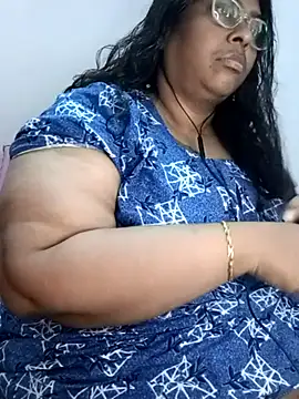 Snapshot of Riya-mallus chatting on November 2025 07:45:01 AM Riya-mallus online show from November 2025 07:45:01 AM