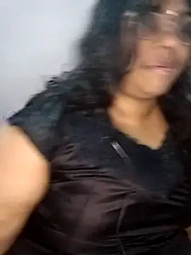 Snapshot of Riya-mallus chatting on December 2025 04:02:01 PM Riya-mallus online show from December 2025 04:02:01 PM