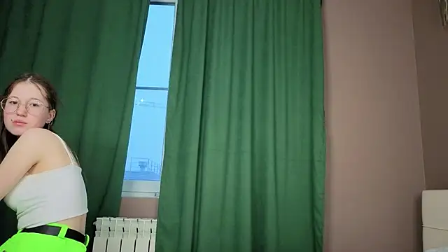 Snapshot of MiraFenech chatting on November 2025 05:32:02 AM MiraFenech online show from November 2025 05:32:02 AM