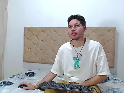 Snapshot of crissex3 chatting on February 2026 08:02:01 PM crissex3 online show from February 2026 08:02:01 PM