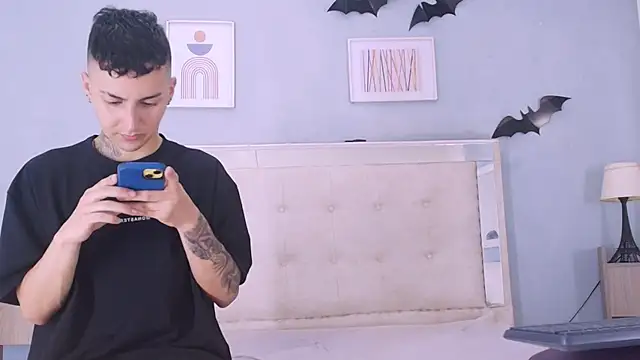 Snapshot of DamianAndMAximoo chatting on December 2025 12:10:01 PM DamianAndMAximoo online show from December 2025 12:10:01 PM