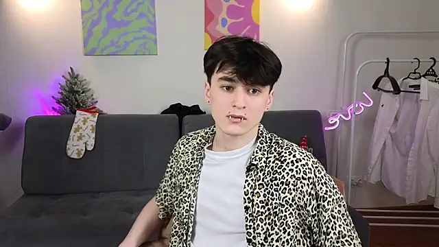 kevinhunter  online show from December 2025 04:05:01 PM