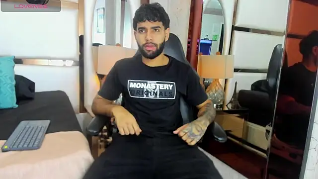 Snapshot of Jesuss77_ chatting on November 2025 02:07:01 PM Jesuss77 online show from November 2025 02:07:01 PM