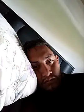 Snapshot of Minnie2013Mickey chatting on December 2025 07:10:01 PM Minnie2013Mickey online show from December 2025 07:10:01 PM