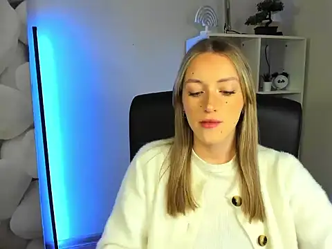 EvelynBlond online show from November 2025 06:24:02 AM