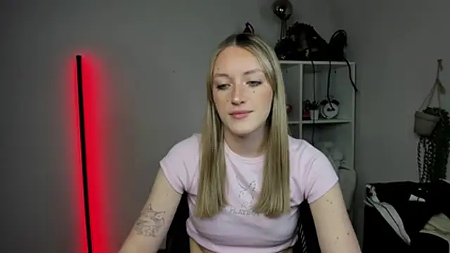 EvelynBlond online show from April 2026 12:36:01 PM