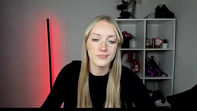 EvelynBlond online show from July 2026 12:31:01 PM