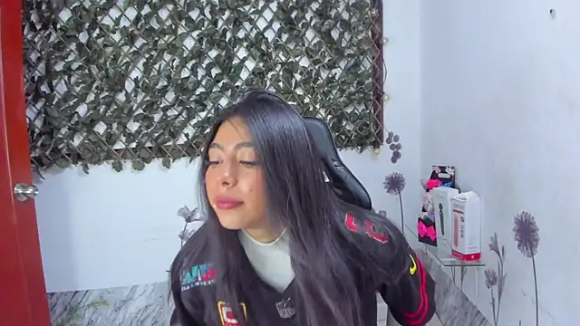 NaommiCampbell online show from November 2025 09:57:02 PM