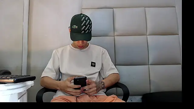 Snapshot of HollmanFronsh chatting on January 2026 03:45:02 AM HollmanFronsh online show from January 2026 03:45:02 AM