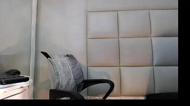 Snapshot of HollmanFronsh chatting on January 2026 02:27:02 AM HollmanFronsh online show from January 2026 02:27:02 AM