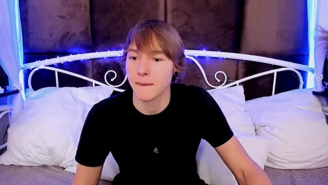 DonaldWoon online show from December 2025 11:30:02 AM