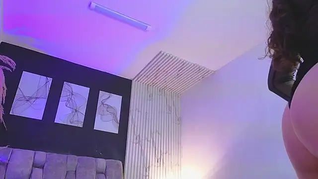 dahianae   online show from February 2026 07:34:02 PM