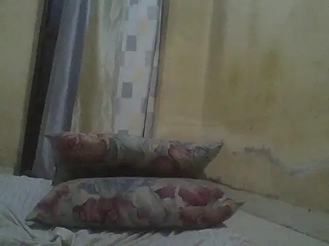 Snapshot of UsTwo_ chatting on November 2025 03:44:01 PM UsTwo online show from November 2025 03:44:01 PM