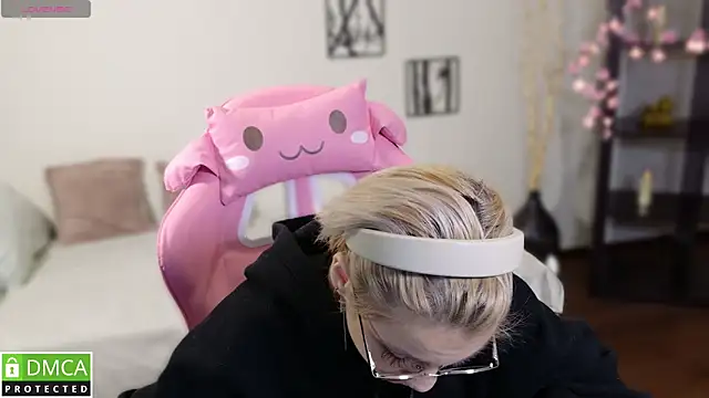 Snapshot of Megan_Lora chatting on November 2025 01:29:01 AM Megan Lora online show from November 2025 01:29:01 AM