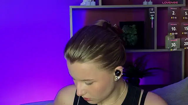 Snapshot of ImiMonroe chatting on June 2026 04:14:02 AM ImiMonroe online show from June 2026 04:14:02 AM