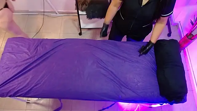 Snapshot of Alice_Sinclair_ chatting on November 2025 12:18:01 PM Alice Sinclair online show from November 2025 12:18:01 PM