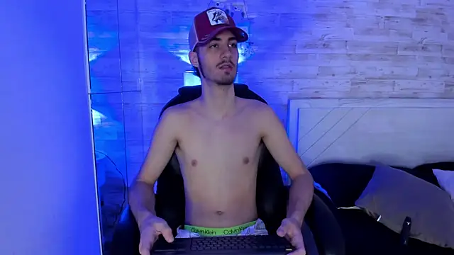 Emir Ozan  online show from December 2025 11:28:01 AM