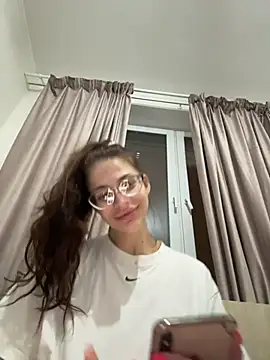 Snapshot of Daria_Promisess chatting on November 2025 07:18:01 PM Daria Promisess online show from November 2025 07:18:01 PM