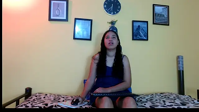 Snapshot of angel18evil chatting on November 2025 11:38:01 PM angel18evil online show from November 2025 11:38:01 PM