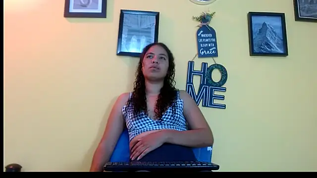 Snapshot of angel18evil chatting on November 2025 11:07:02 PM angel18evil online show from November 2025 11:07:02 PM