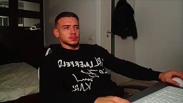 ElijahThorne online show from November 2025 05:32:02 AM