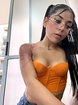 Maddy evill online show from November 2025 08:18:01 PM