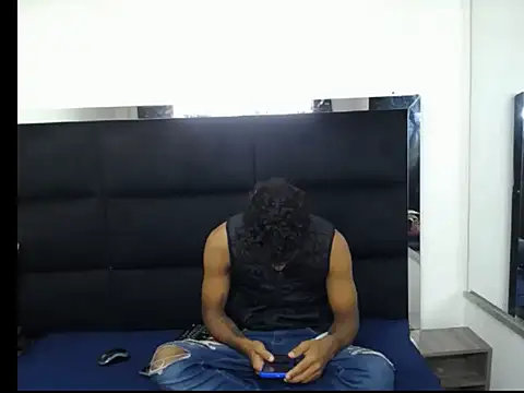 Straight latinX online show from December 2025 03:45:02 AM