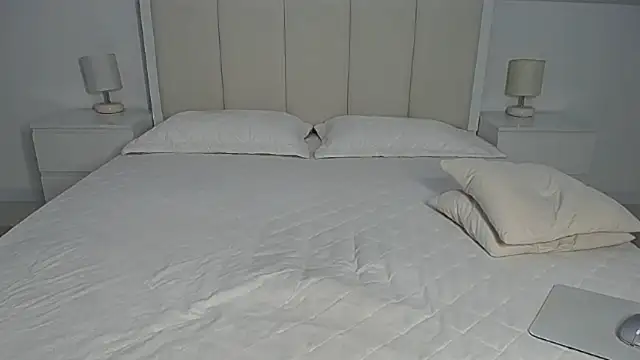 Snapshot of Milena29 chatting on December 2025 05:28:01 AM Milena29 online show from December 2025 05:28:01 AM