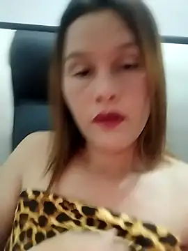 Snapshot of Paola-Lond chatting on November 2025 04:01:01 AM Paola-Lond online show from November 2025 04:01:01 AM