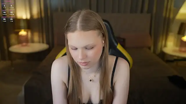 Snapshot of Charlotte_Dreams chatting on April 2026 04:31:02 PM Charlotte Dreams online show from April 2026 04:31:02 PM