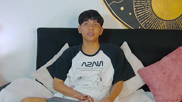 Snapshot of Liam_Sinclair chatting on February 2026 08:05:02 PM Liam Sinclair online show from February 2026 08:05:02 PM