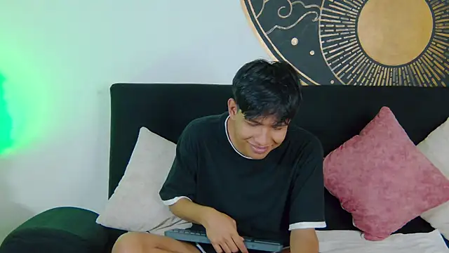 Snapshot of Liam_Sinclair chatting on February 2026 07:58:02 PM Liam Sinclair online show from February 2026 07:58:02 PM