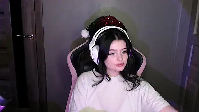 Moon raven online show from January 2026 12:24:01 AM