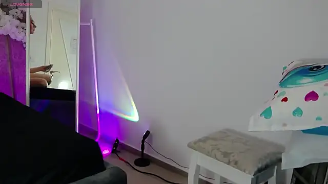 Snapshot of DeniseSun chatting on November 2025 06:10:02 PM DeniseSun online show from November 2025 06:10:02 PM