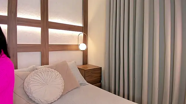 SarhaVega online show from April 2026 02:03:01 PM